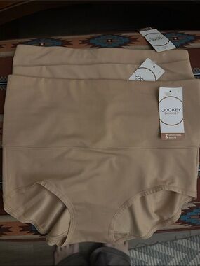 Jockey Skimmies High-Rise Smoothing Briefs - Beige. Size small . 3 pack
